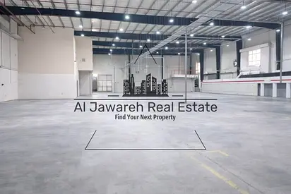 For rent: Huge warehouse with 550 kW electricity, located on a main street
