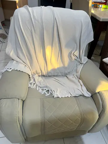 Beige Single Seater Recliner Armchair – Good Condition