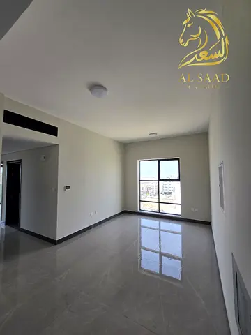 ✨ فرصة مميزة للسكن في موقع حيوي🏡 شقة غرفتين وصالة للإيجار السنوي – الجرف 3 (خلف السوق الصيني) | أول ساكن