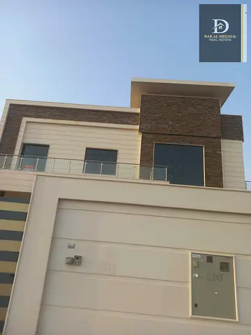 🏡 Luxury villa for sale in Al Hooshi – Super deluxe finishes with a modern design ✨ A unique opportunity to own a high-end villa with top-of-the-line specifications and a strategic location near Dubai