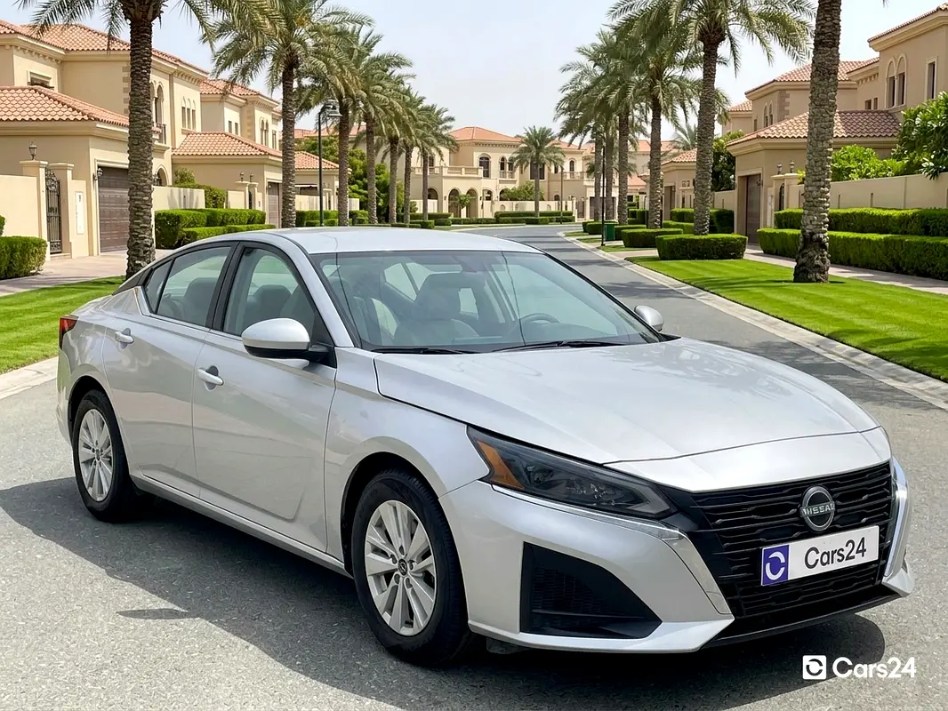 Nissan Altima 2023 — photo 1 of 13