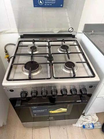 Used 4-Burner Gas Cooker with Oven - Stainless Steel very clean