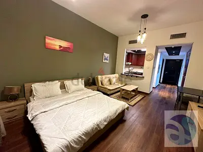 With balcony ! Next to pool ! Near Metro ! Studio
