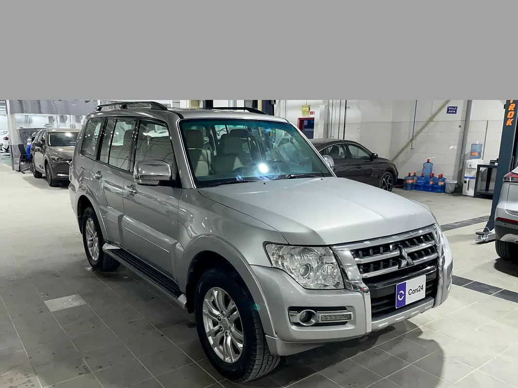 Mitsubishi Pajero 2018 — photo 1 of 12