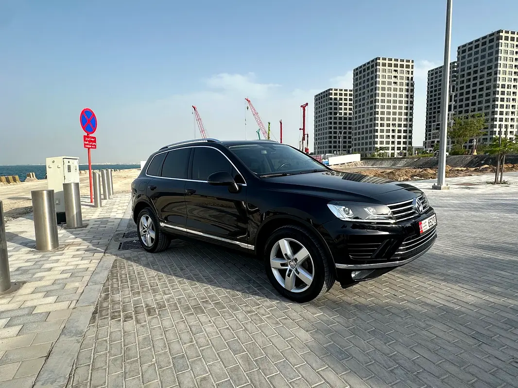 Volkswagen Touareg 2016 — photo 1 of 8