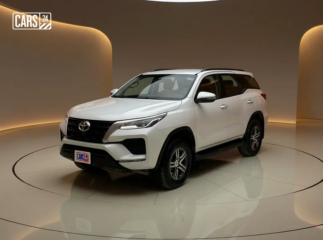 Toyota Fortuner 2023 — photo 1 of 13