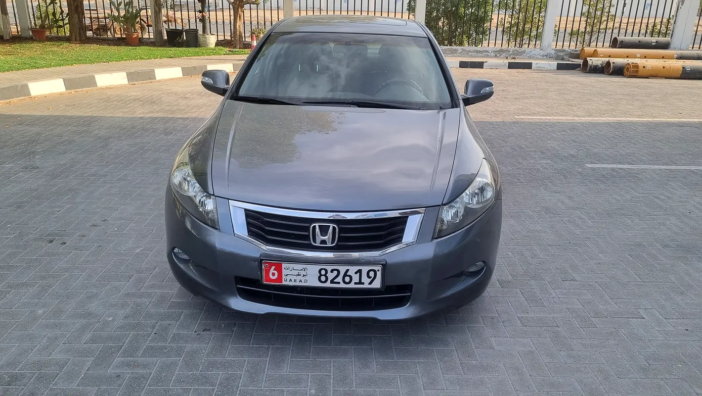 Honda Accord 2009 — photo 1 of 7