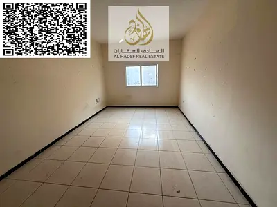 استوديو مطبخ شبه منفصل مع خزانه بالحائط بالراشديه 3 شارع المرور وقريبه من ابراج عجمان ون  السعر 20 الف  علي 4 او 6 دفعات تأمين 2000 كاش ممكن يتوزع علي