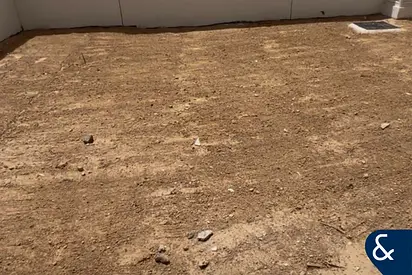 LARGE CORNER PLOT | SEMI SINGLE ROW | VACANT