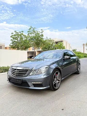 Mercedes-Benz E63 AMG V8 Biturbo Performance Pack