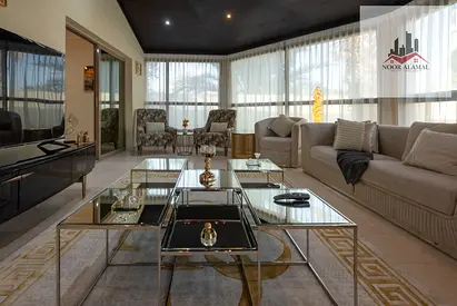 الشارقه فيلا الشرقان مفروشه فرش فندقي لاصاحب الفخامه✨ثلاث غرفه وغرفه خدمه 2رسبشن مساحه كبيره و3 حمام شور 🛀 وحديقه🌴 ومسبح 🏊وباركن داخل🚘 الفيلا  الس