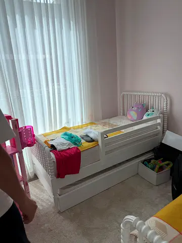 White Toddler Daybed/Convertible Crib with Trundle - Good Condition