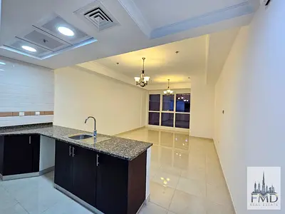 استوديو بالطابق العلوي | برج ذا كورت | إطلالة على وسط المدينة والقناة | تخطيط مفتوح