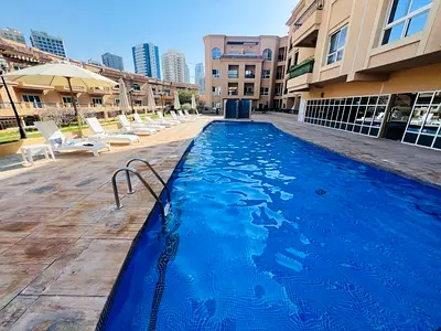 VACANT - 2060 sqft - 2 Beds - Top Floor