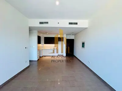 شقة شاغرة بإطلالة مفتوحة، طابق متوسط، غرفة نوم واحدة