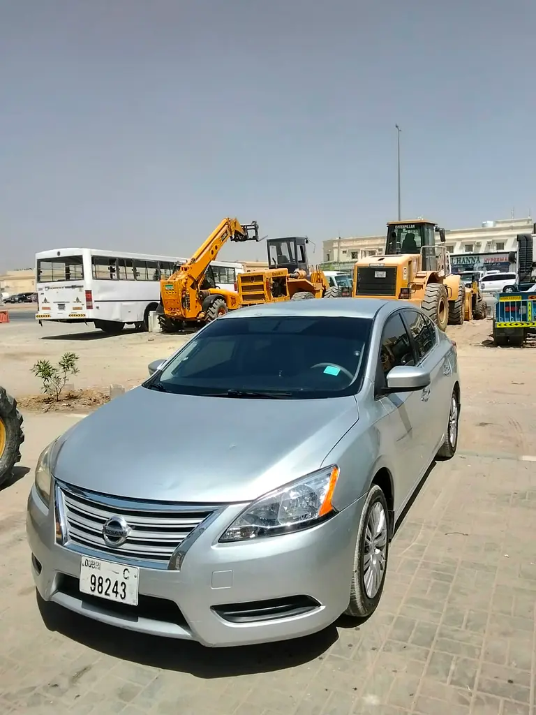 Nissan Sentra 2015 — photo 1 of 9
