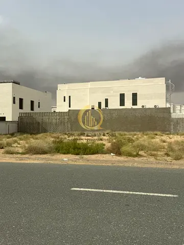 للبيع ارض سكنية بمنطقة الحوشي  بمساحة : 10000 قدم مربع  تصريح بناء فيلا او فيلتين