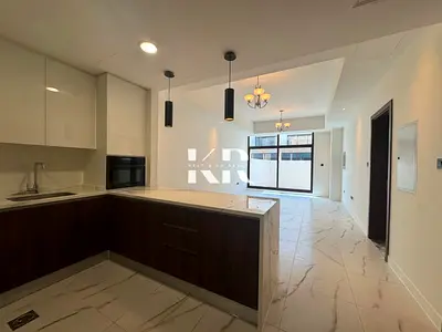 فيلا من 4 غرف نوم | إطلالة على إيلي صعب | تصميم مخطط مفتوح | إطلالة على معلم