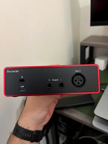 Focusrite Scarlett 2i2 USB Audio Interface (red) - Good working condition