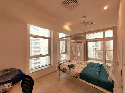 Room with Private Balcony | Clean and Quiet Apartment | 8 mins to DIC Metro