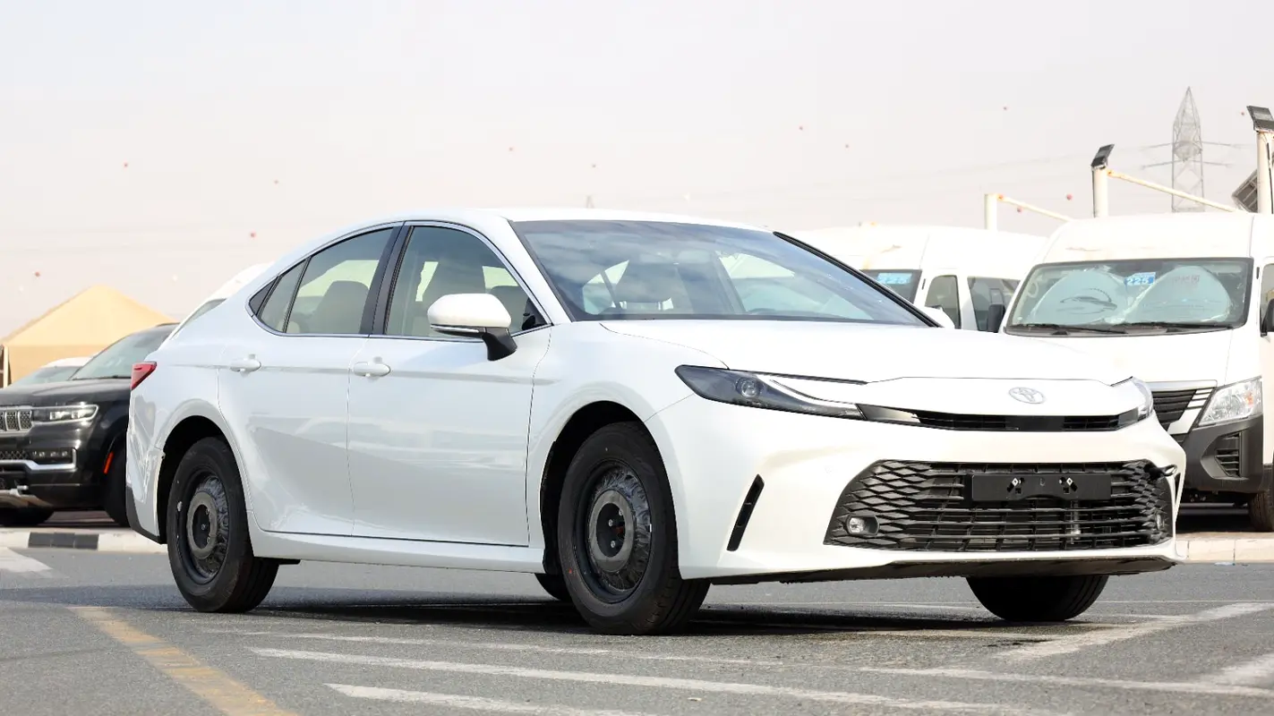 Toyota Camry 2025 — photo 1 of 20