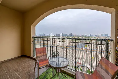 Upgraded | Vacant on Transfer | Great Layout