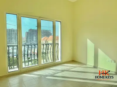 شقة غرفتين وصالة مع غرفة خادمة | مساحة واسعة جدًا | إطلالات على البوليفارد والفناء | دقيقة واحدة سيرًا إلى محطة المترو