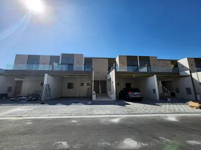 Brand New | Luxurious Layout | Middle Unit | Investors Deal