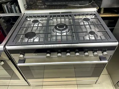 Gas cooker Siemens brand ,5 burner for sale same like a new condition