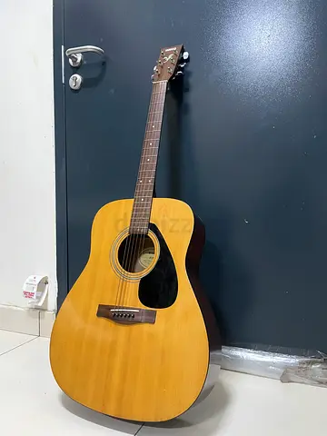 Guitar Full-Size Acoustic Guitar - Natural Finish