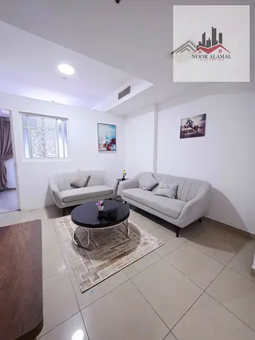 الشارقه الخان برج الشاطي٢ شقه مفروشه فرش فندقي تاني ساكن غرفه وصاله وغرفه خادمه ومطبخ وحمامين وبلكونه اطلاله مفتوحه السعر 5000 شامل الانترنت