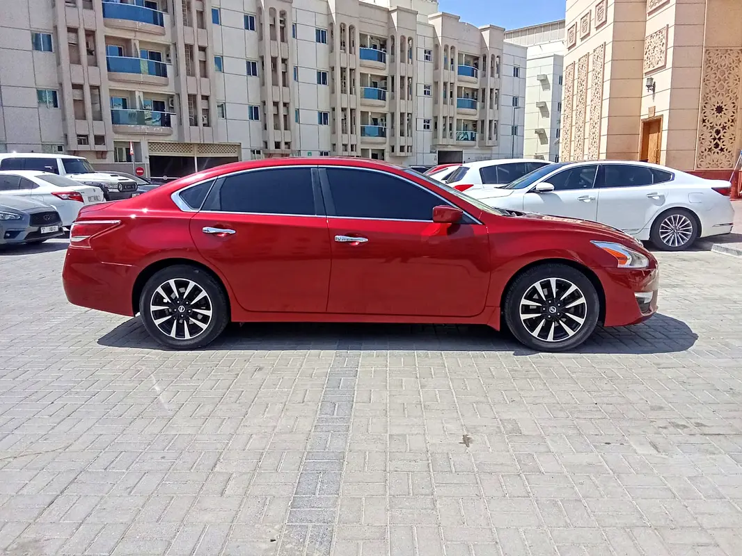 Nissan Altima 2015 — photo 1 of 16