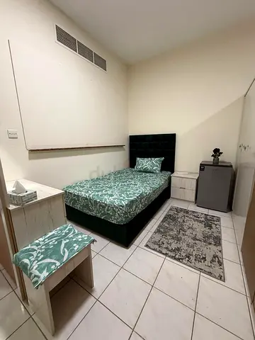 بارتشن للشباب العرب بالحي الانجليزي ... بالقرب من السوق الصيني  | Partition for Arab male employees