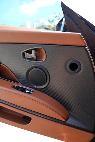 2019 Aston Martin DBS 照片 4