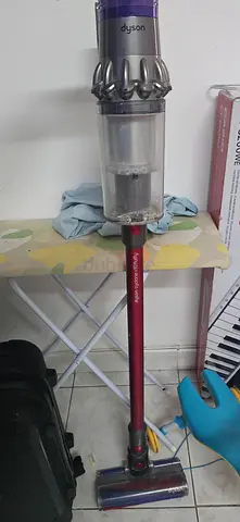 Dyson cordless stick vacuum - need some fixing. battery need to change.