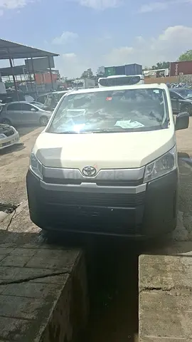 Chiller van 2019 Toyota hiace new shape
