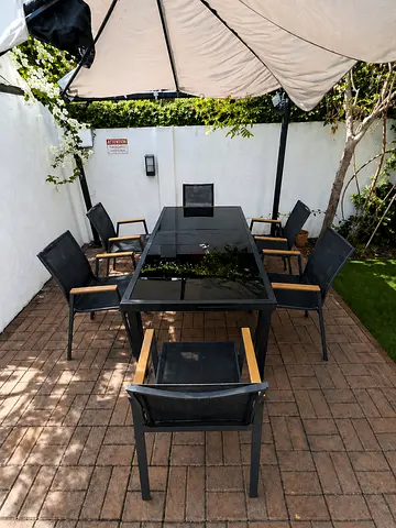 Outdoor dining table + 6 chairs