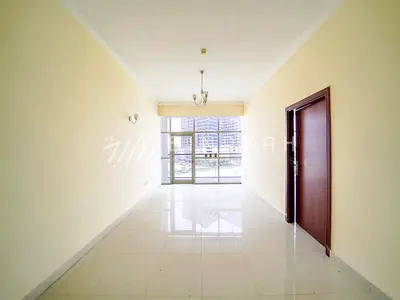 Spacious 1 BR | Vacant | Semi Closed Kitchen