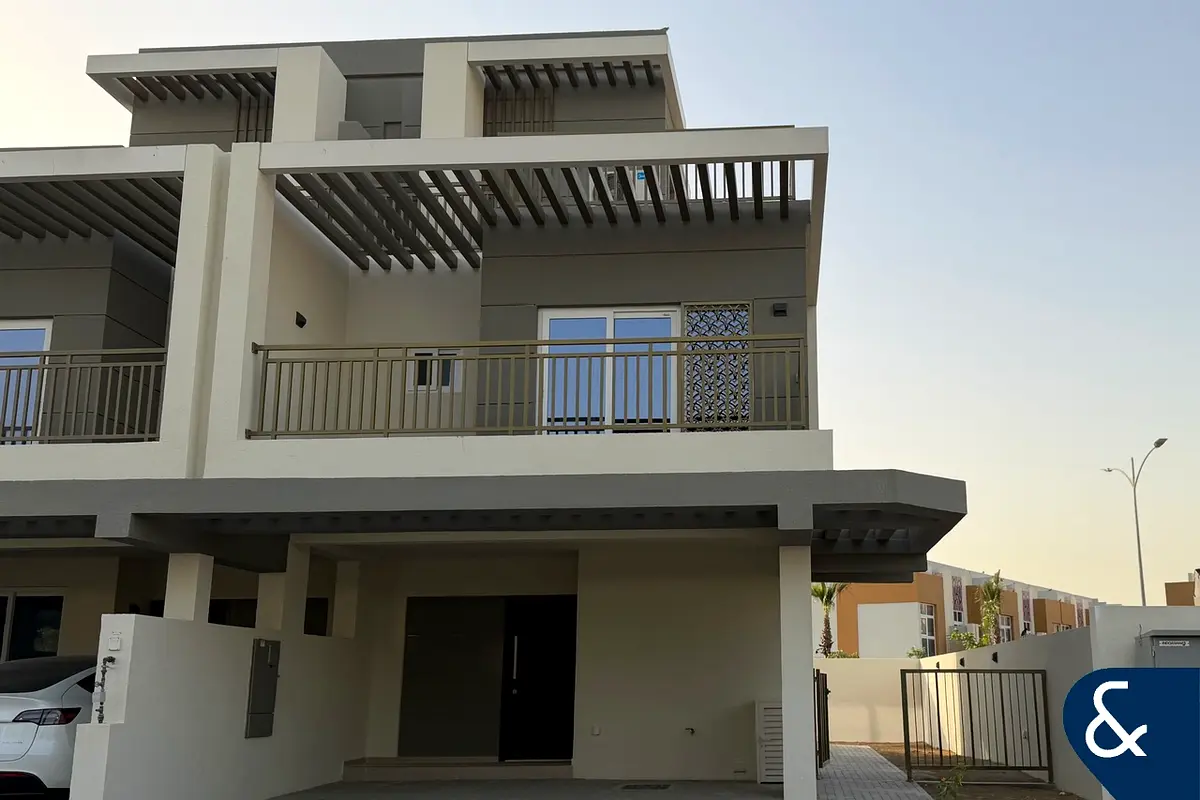 4BR | Corner Plot | Brand New | Vacant