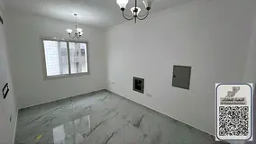 Luxury one-bedroom apartment with living room opposite the Chinese market, in a prime location. Feat