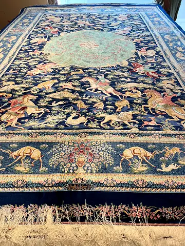 Pure silk Top quality Persian rugs in Dubai in a very reasonable price hunting design