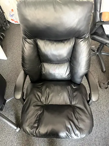 Black Leather Recliner/Office Lounge Chair - Comfortable, Good Condition