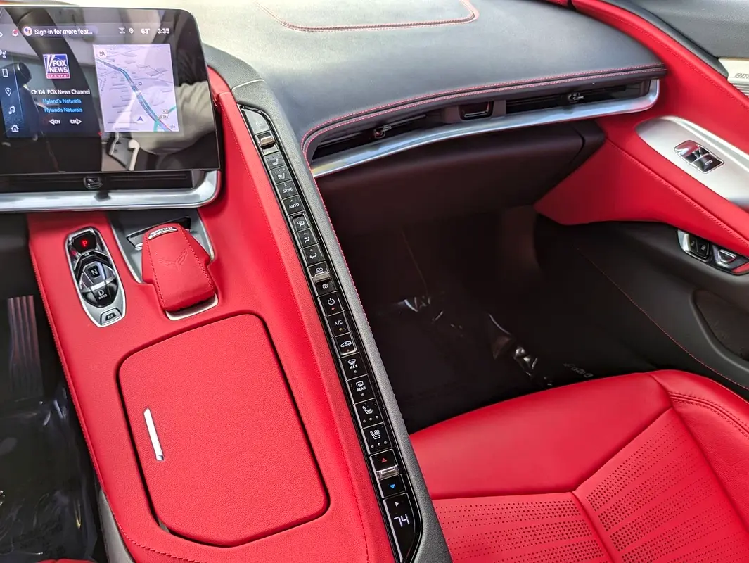 Chevrolet Corvette 2025 — photo 1 of 9