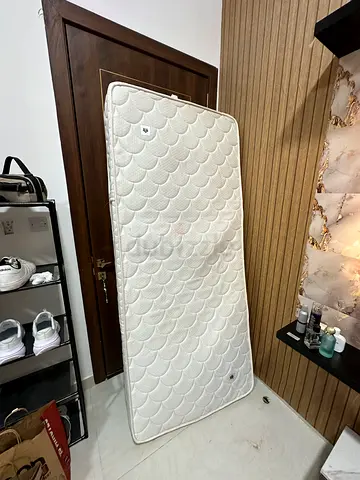 Homebox Single mattress in very light used condition - clean and firm