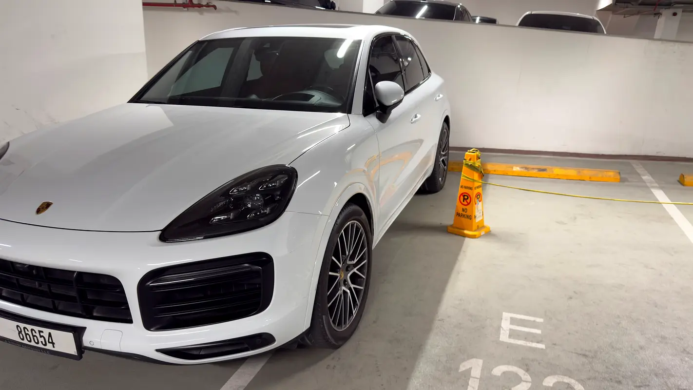 Porsche Cayenne 2020 — photo 1 of 5