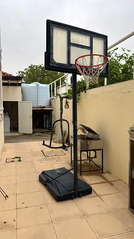Portable adjustable basketball hoop - good working condition
