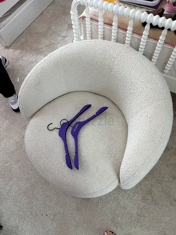 White boucle swivel lounge chair (good condition)