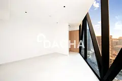 Modern | Large layout | Vacant