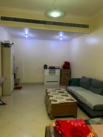 Room with separate washroom, No brokerage 2 min walking metro station exit 3 Burjuman