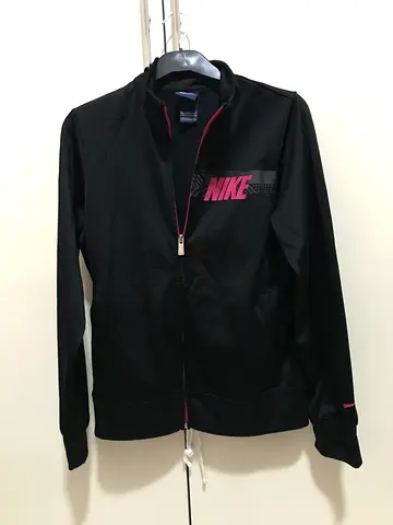 Nike jacket for kids aged 13-15 black color for 75 aed.